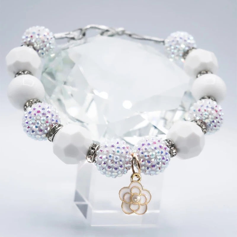 Snowey White Necklace / Collar